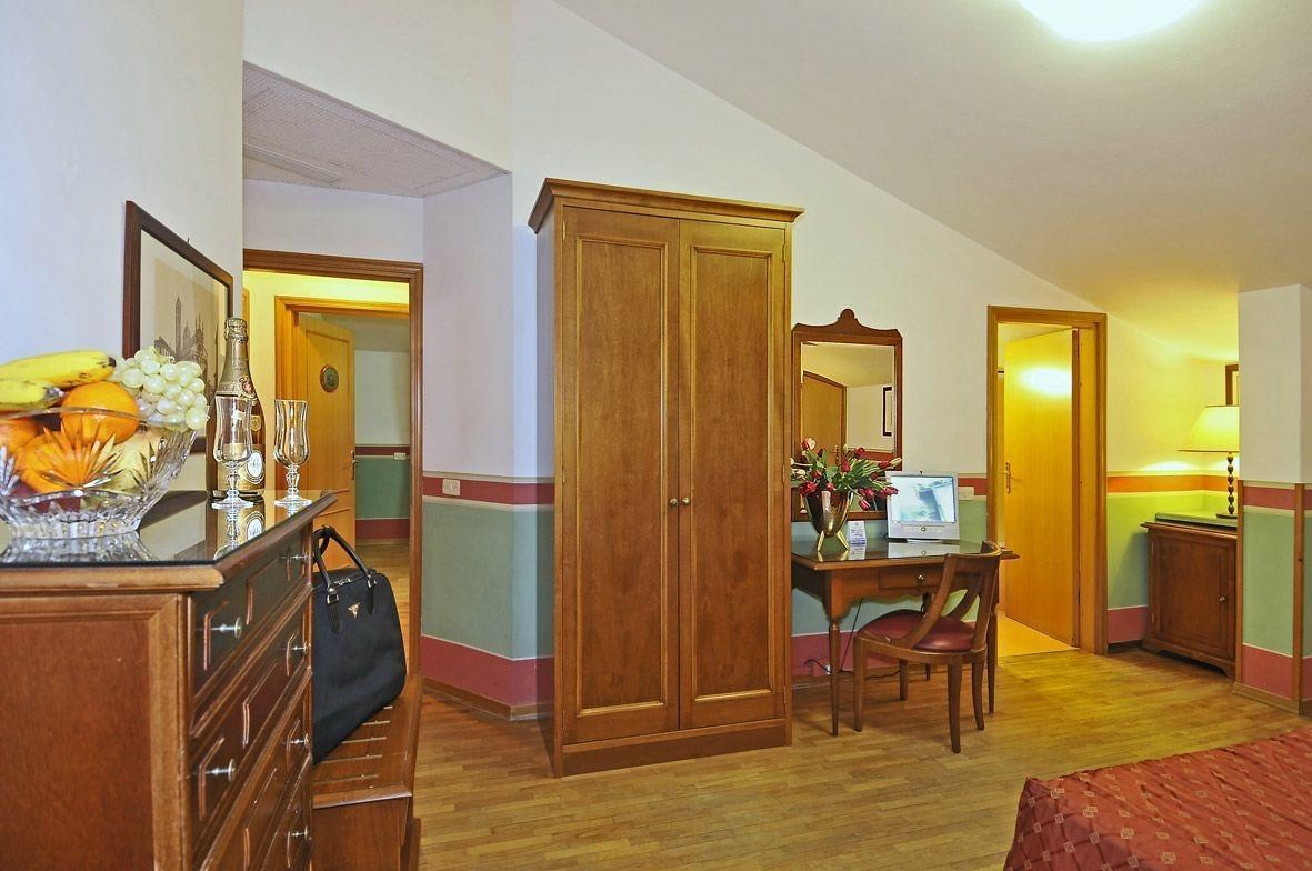 Hotel Europa Лидо Ди Камайоре Екстериор снимка