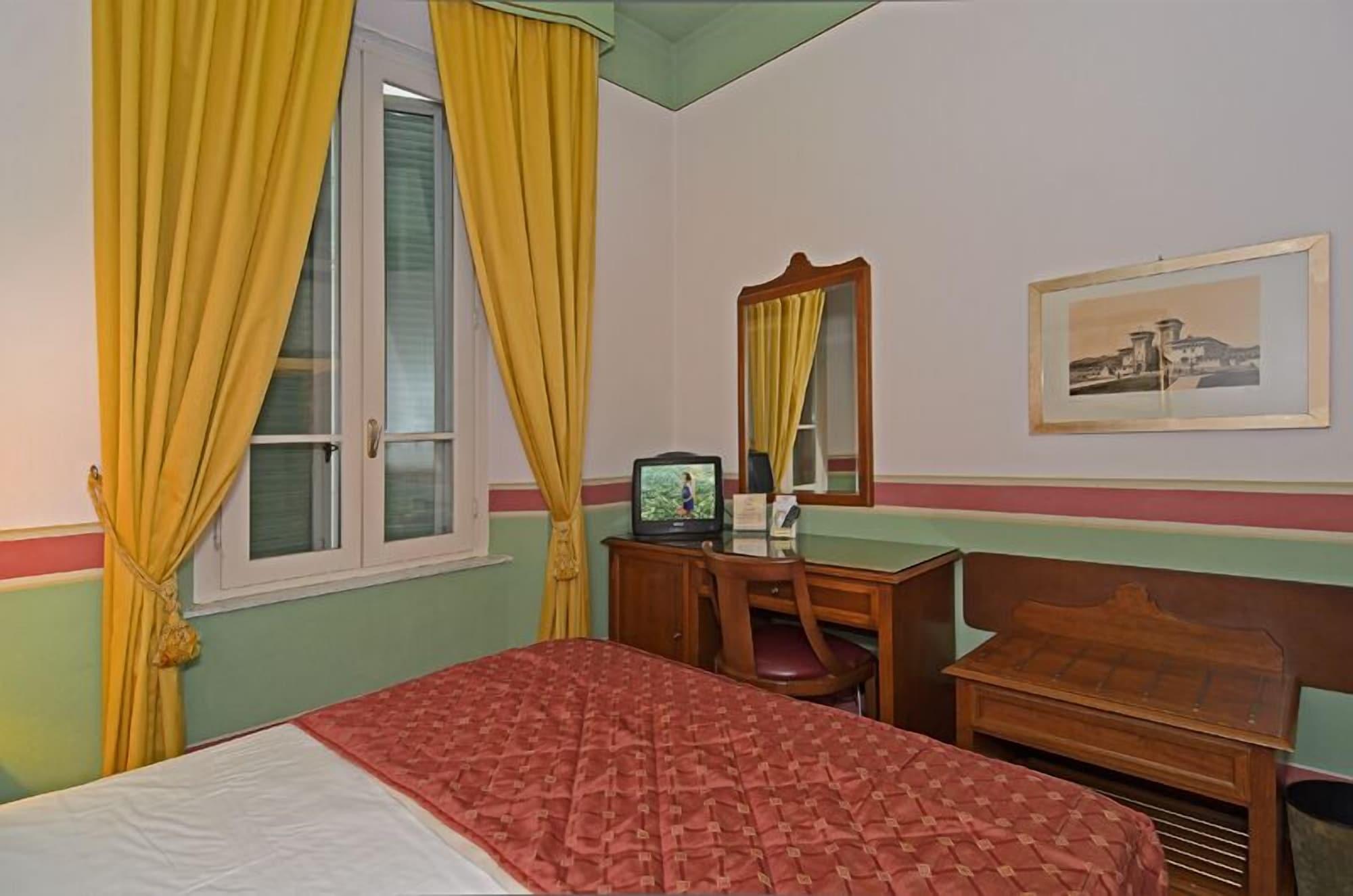 Hotel Europa Лидо Ди Камайоре Екстериор снимка