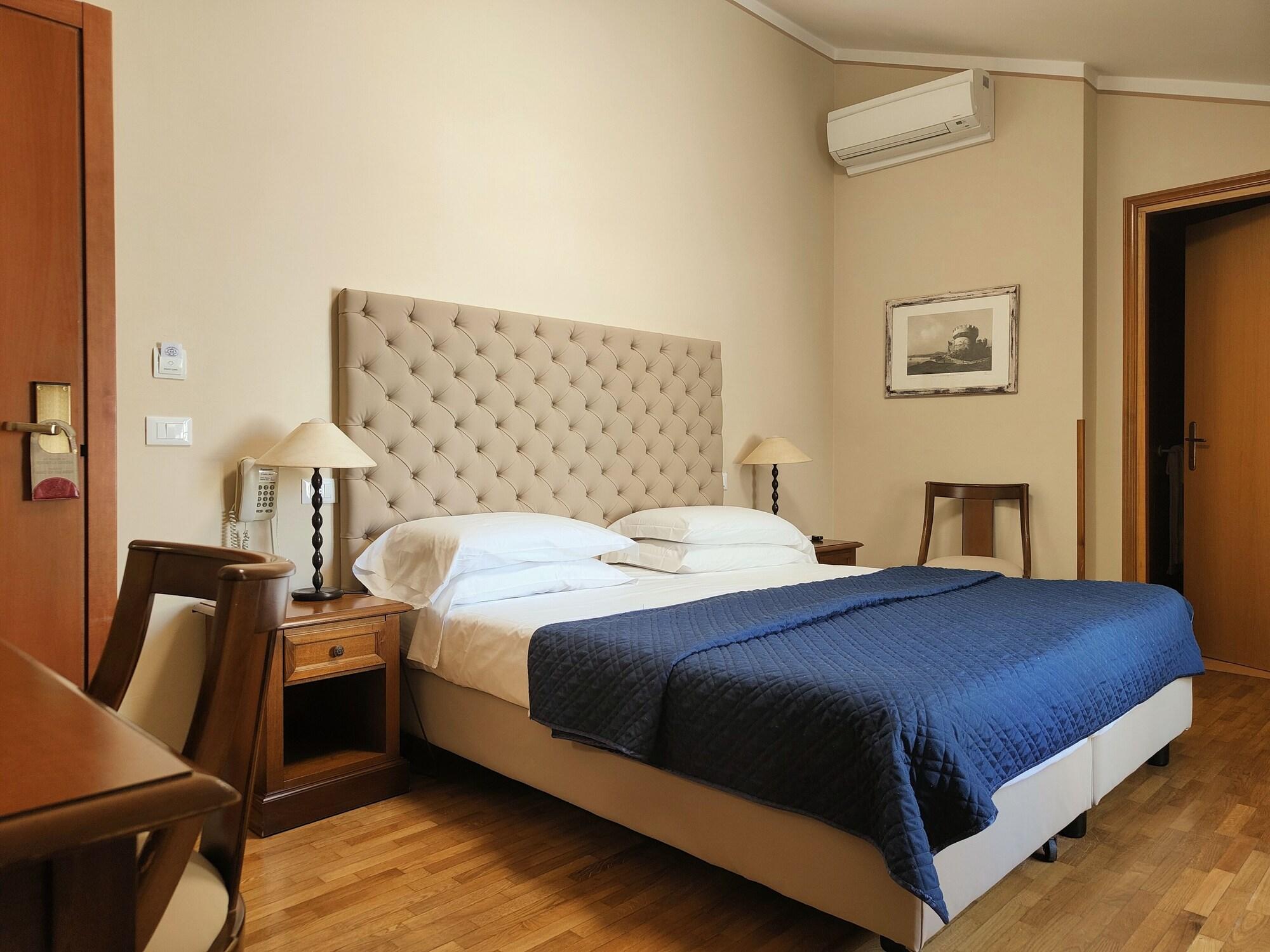 Hotel Europa Лидо Ди Камайоре Екстериор снимка