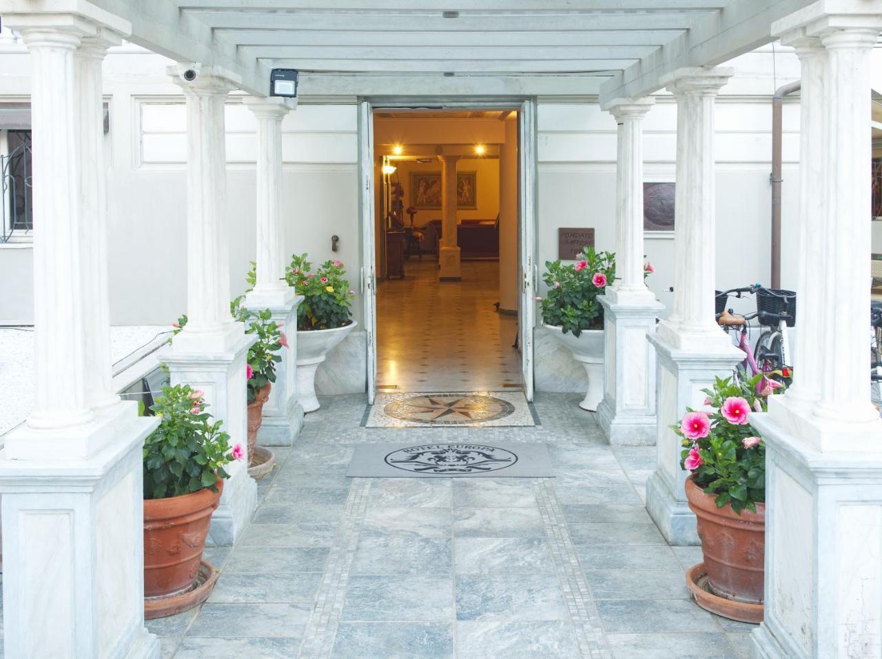 Hotel Europa Лидо Ди Камайоре Екстериор снимка